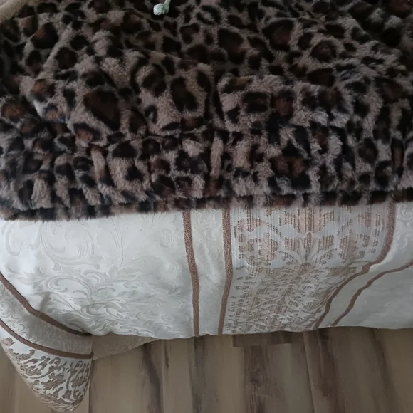 Hem & Thread Brown Faux Fur Hoodie S LIKE NEW - Picture 13 of 14